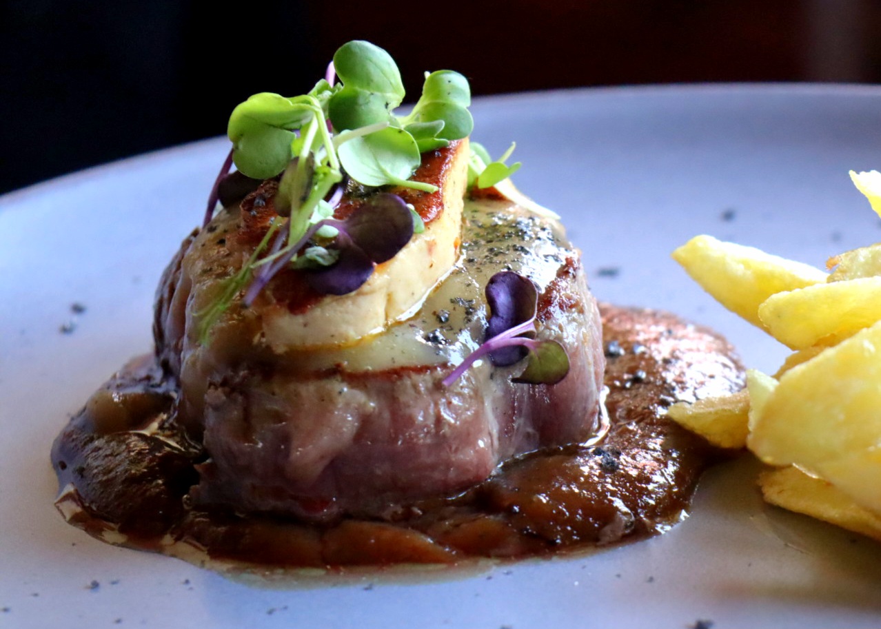 Solomillo con foie del Restaurante El Chiqui en Celorio, Llanes